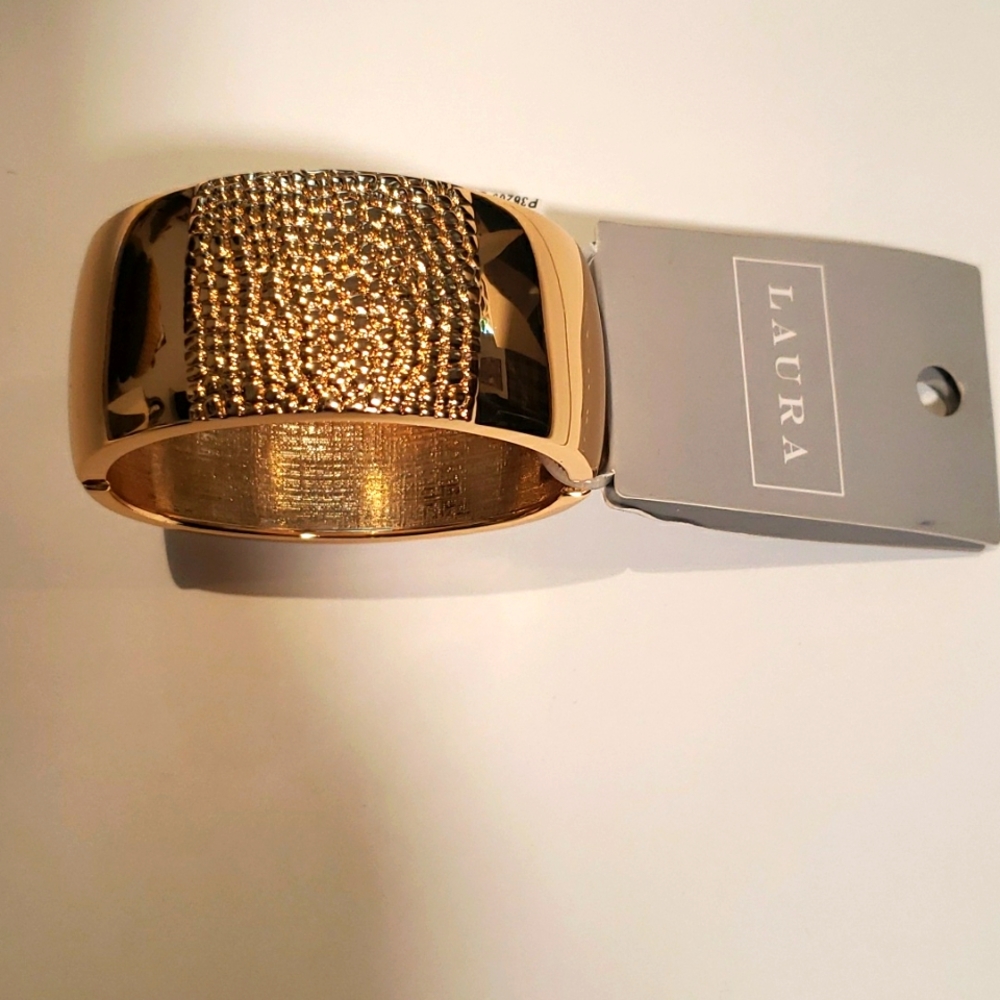 Laura Bangle bracelet gold plated